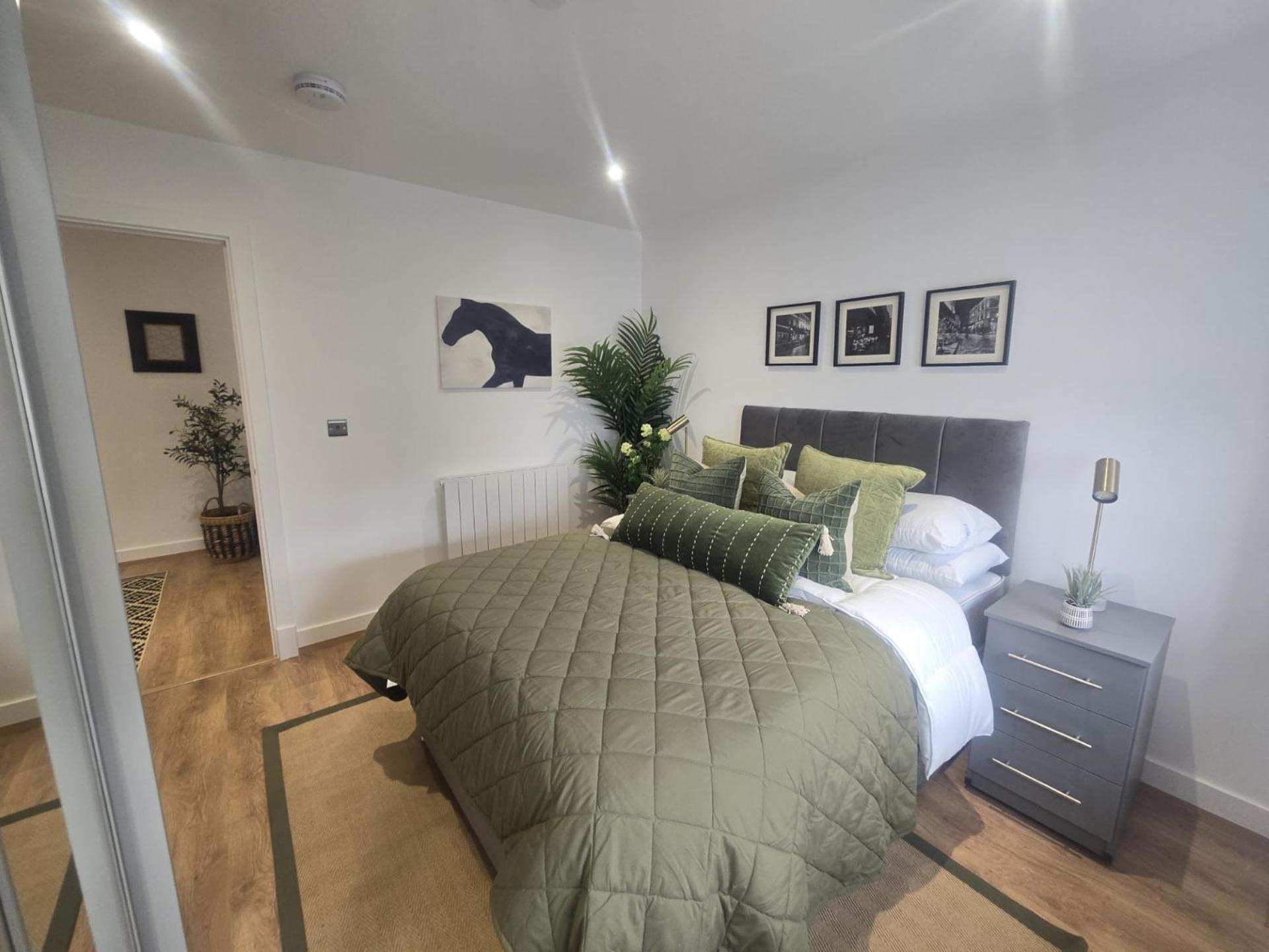 Snuggle Inn - Riverside Apartments - Views Over Looking London River Thames, Close To O2 Arena, London Excel, London City Airport, Thames Clipper- River Boat Service, Woolwich Ferry, Onsite Parking, Twin Room Option Available エクステリア 写真