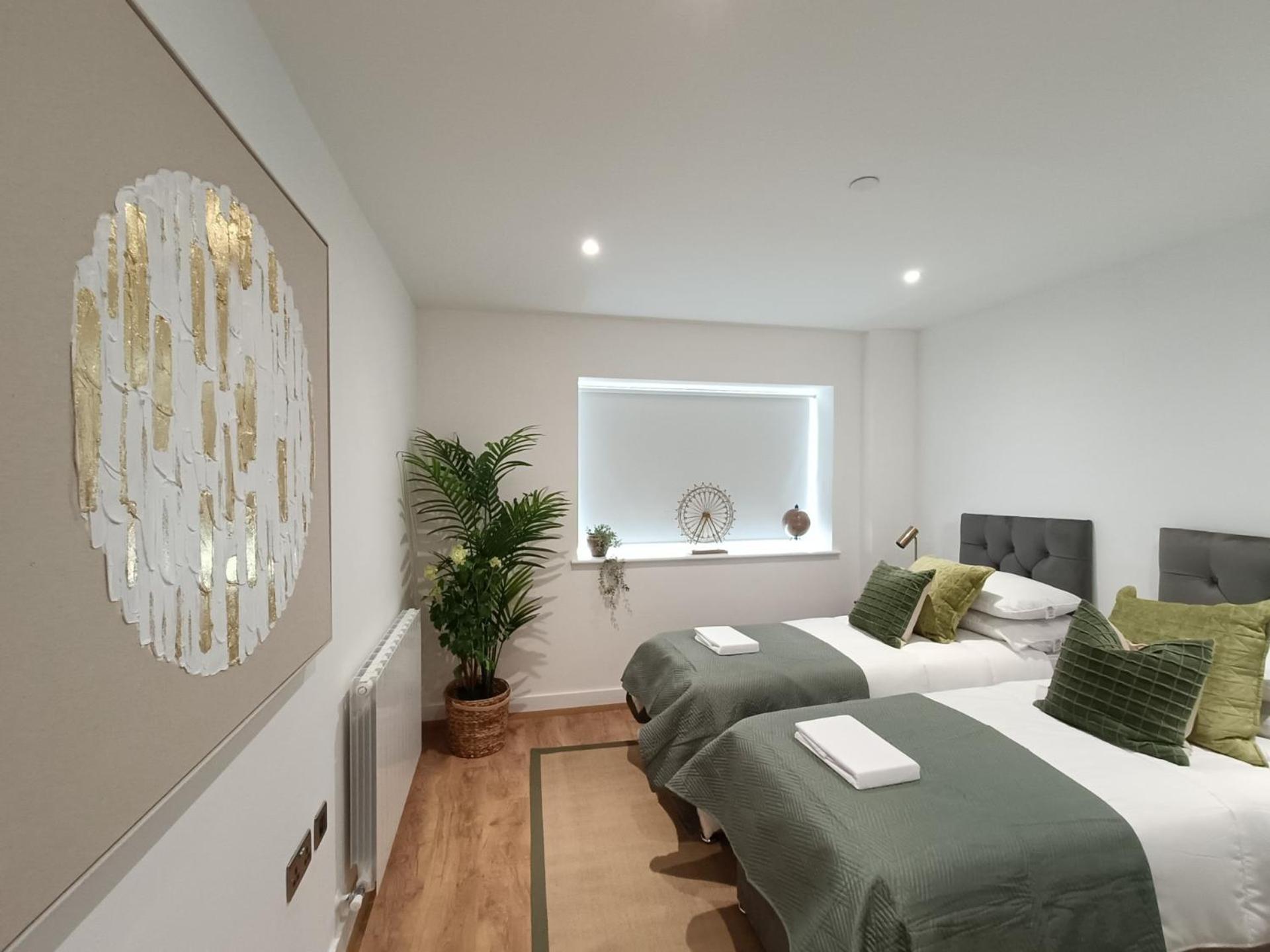 Snuggle Inn - Riverside Apartments - Views Over Looking London River Thames, Close To O2 Arena, London Excel, London City Airport, Thames Clipper- River Boat Service, Woolwich Ferry, Onsite Parking, Twin Room Option Available エクステリア 写真