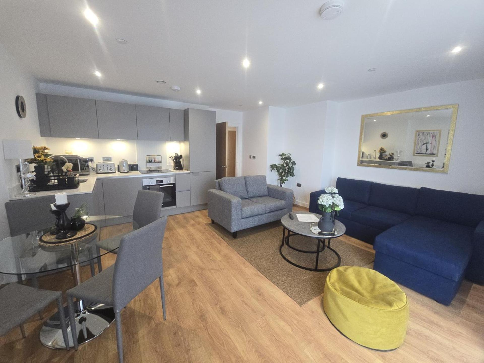 Snuggle Inn - Riverside Apartments - Views Over Looking London River Thames, Close To O2 Arena, London Excel, London City Airport, Thames Clipper- River Boat Service, Woolwich Ferry, Onsite Parking, Twin Room Option Available エクステリア 写真